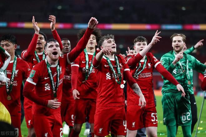 黑白直播在线观看-包含南安普顿客场遭遇利物浦重击，难逃败局的词条