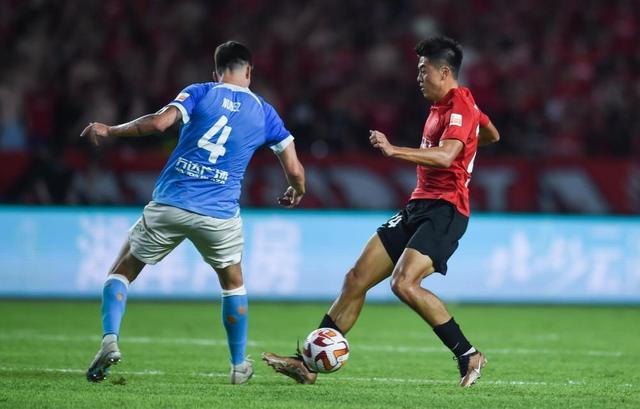 关于黑龙江冰城再战中超，凯里耀眼的表现赢得赞誉的信息