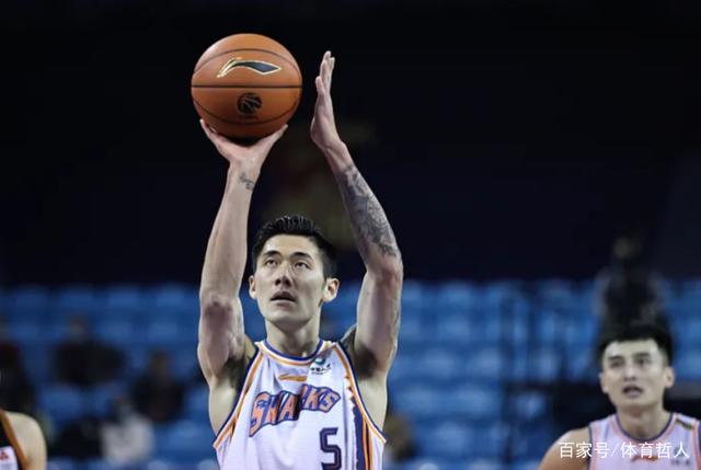 黑白直播免费体育直播-上海队全队发挥出色，击败对手晋级