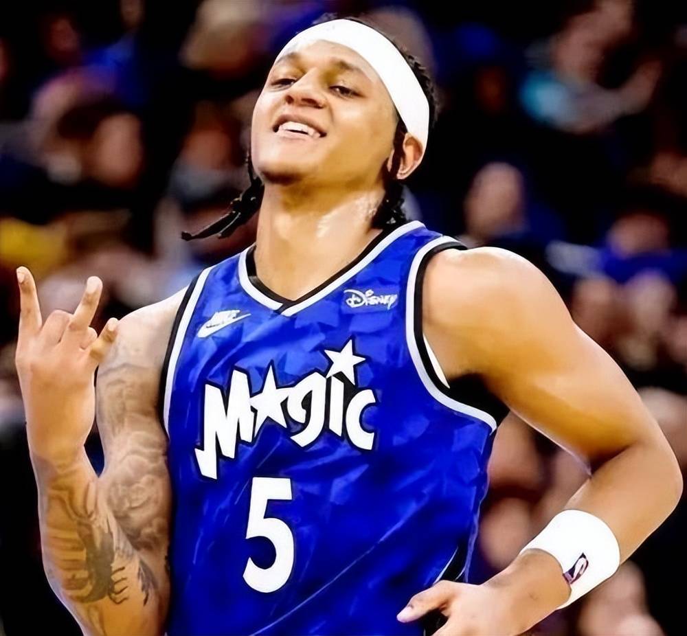 黑白直播网-篮球明星因伤缺席新赛季，球队面临考验的简单介绍