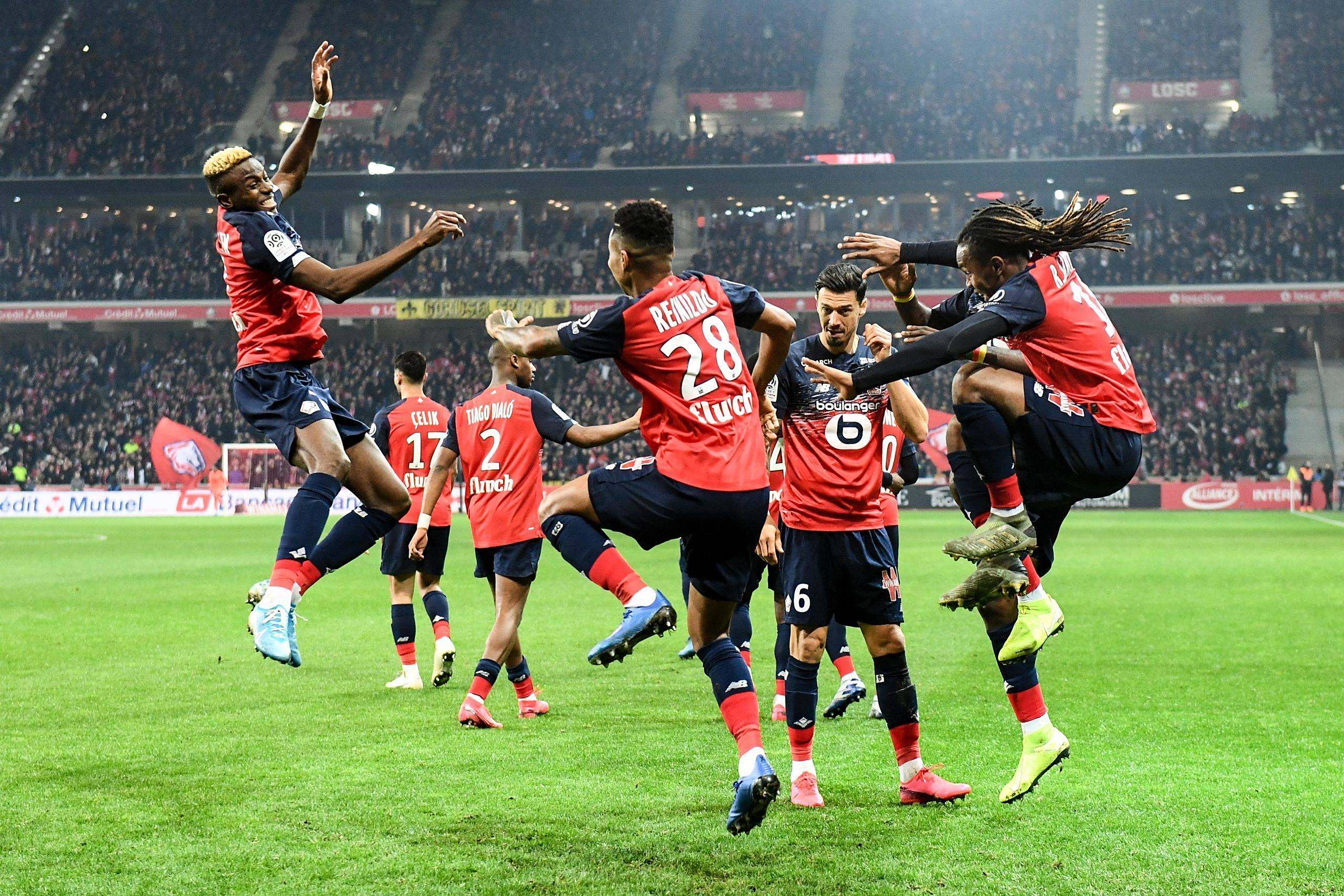 黑白直播免费体育直播-球员们实力对决，场上激情迸发