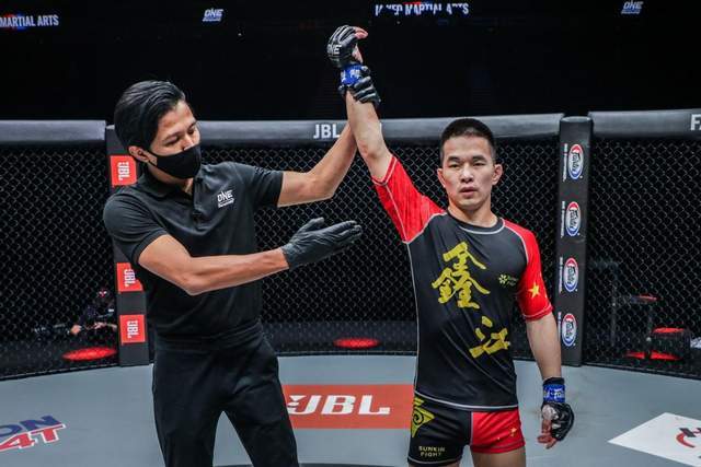 包含印度球队备战出击，誓为国争光的词条