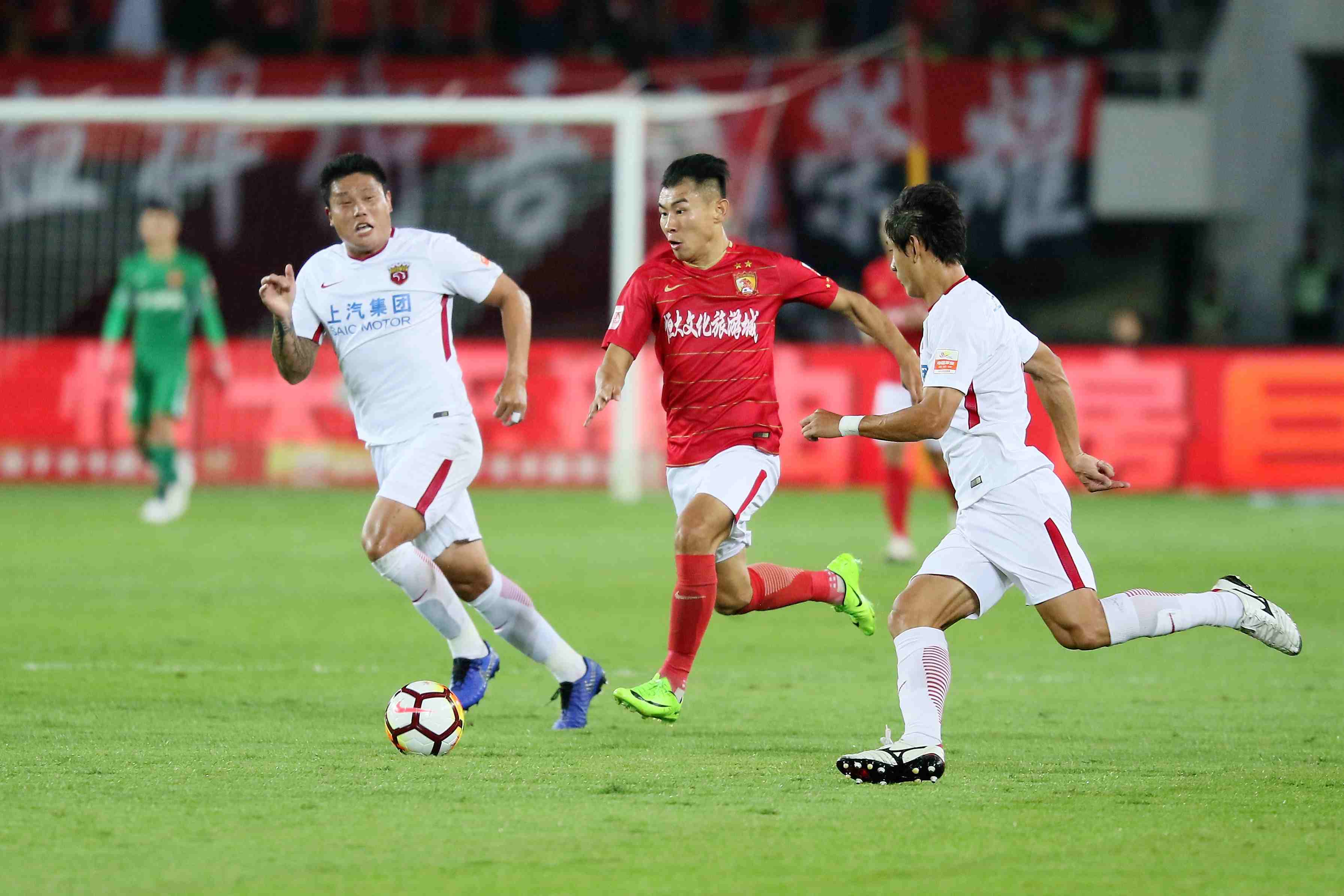 恒大主场不敌广岛三箭，惨遭淘汰