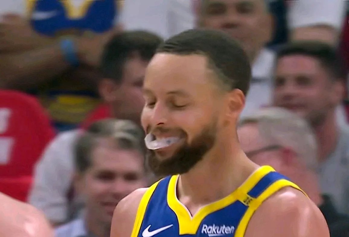 勇士队内线势如破竹，打垮对手的简单介绍