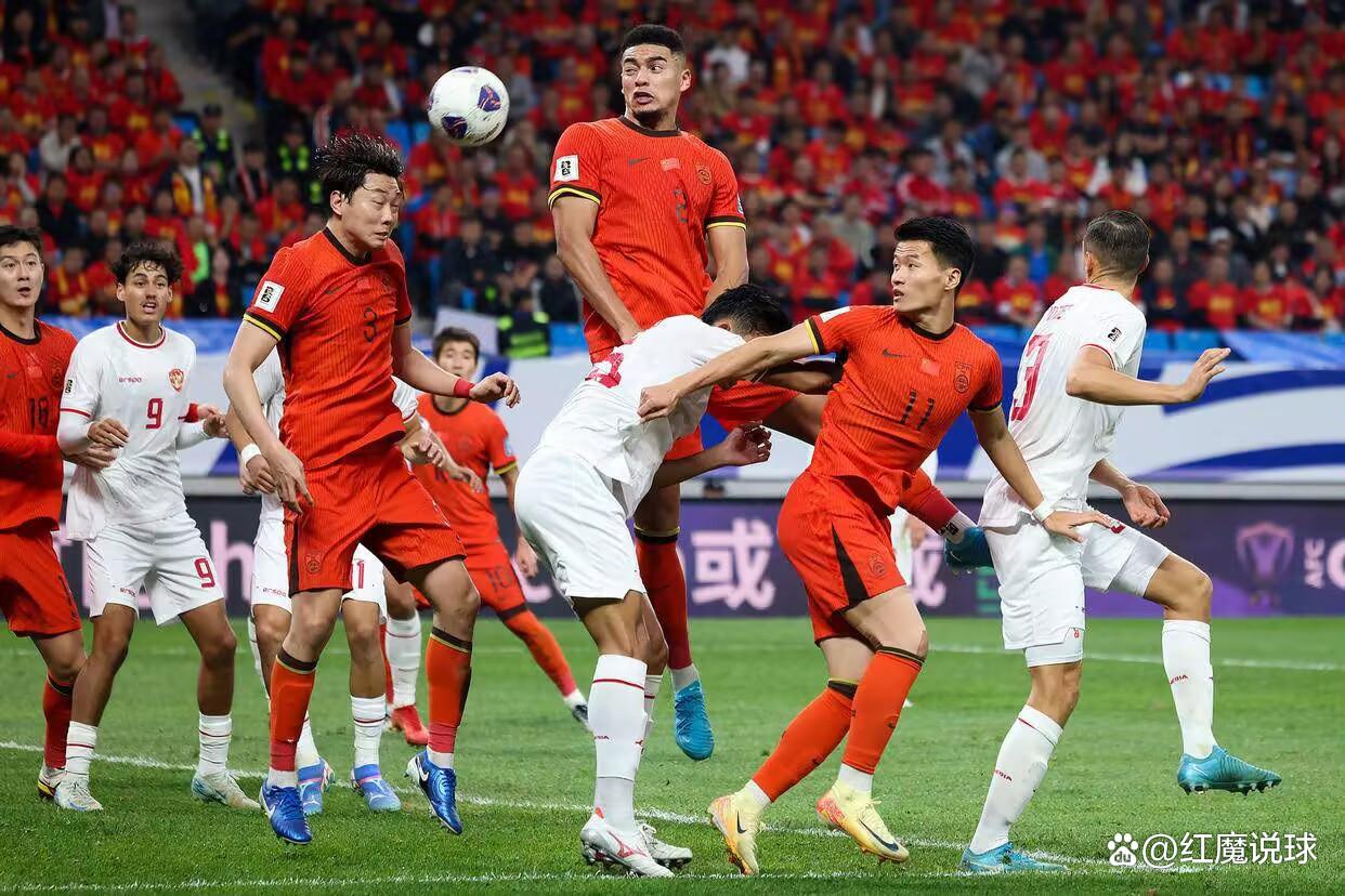 黑白直播在线观看-关于关键战役球队实力拼杀引发球迷激情的信息