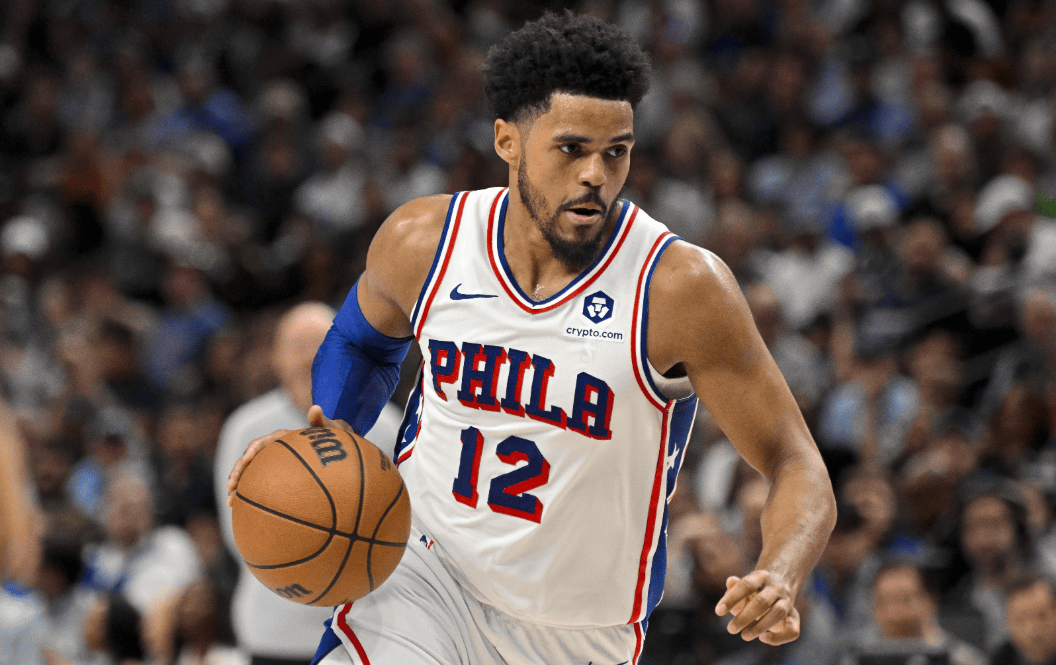 黑白直播nba-活塞惊险赢球，闪耀东部排名的简单介绍