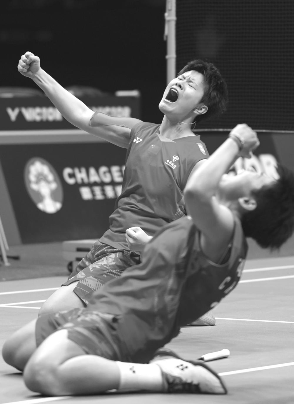 黑白直播在线观看-阿尔及利亚羽毛球选手勇夺金牌夺冠的简单介绍