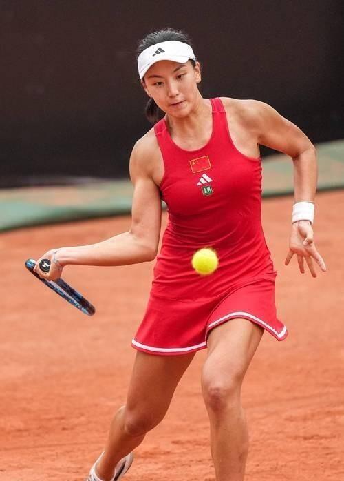 运动员力求完美表现，向世界展现实力