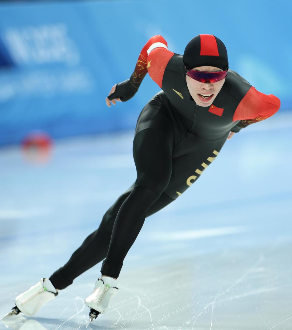 黑白直播网-挪威滑雪选手飞驰冰面，刷新记录的简单介绍