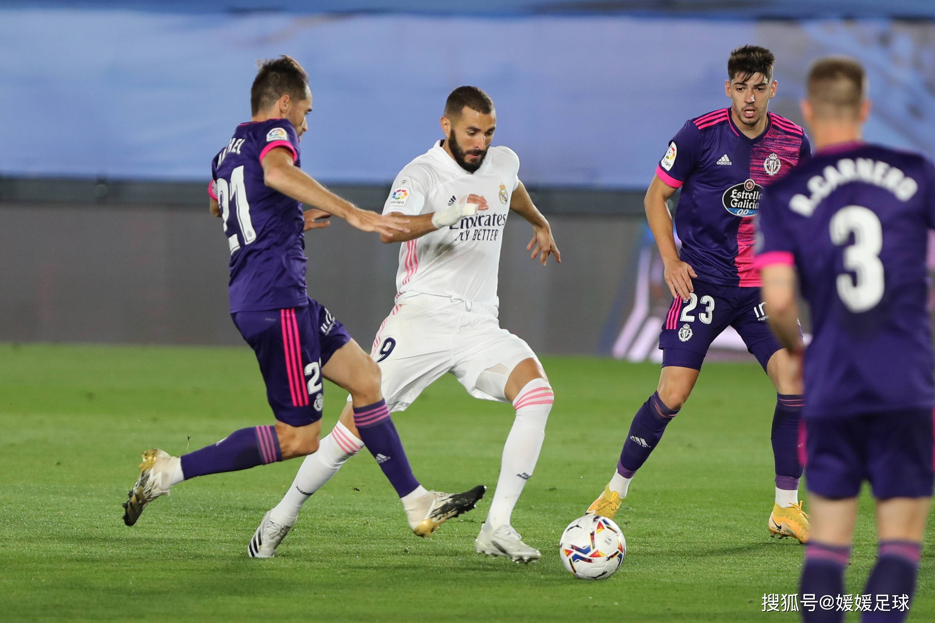 奥萨苏纳客场逆转，险胜突围