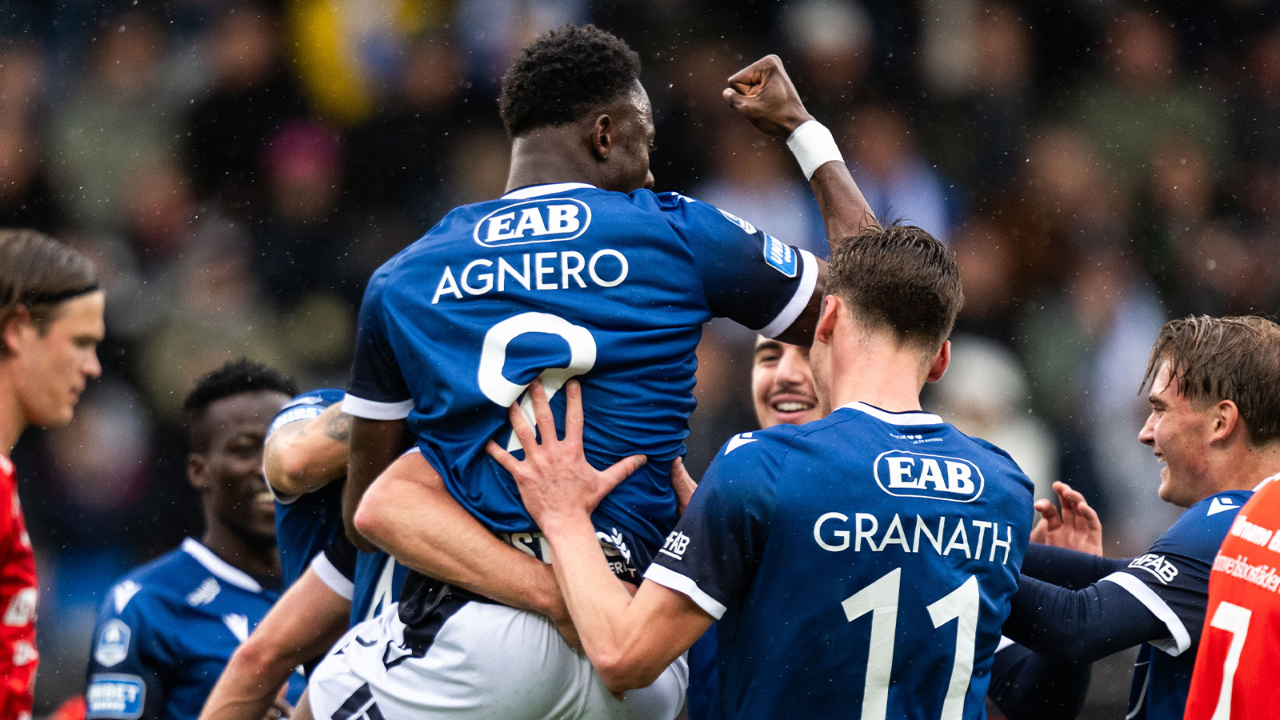 瑞典队前锋连续进球带队晋级