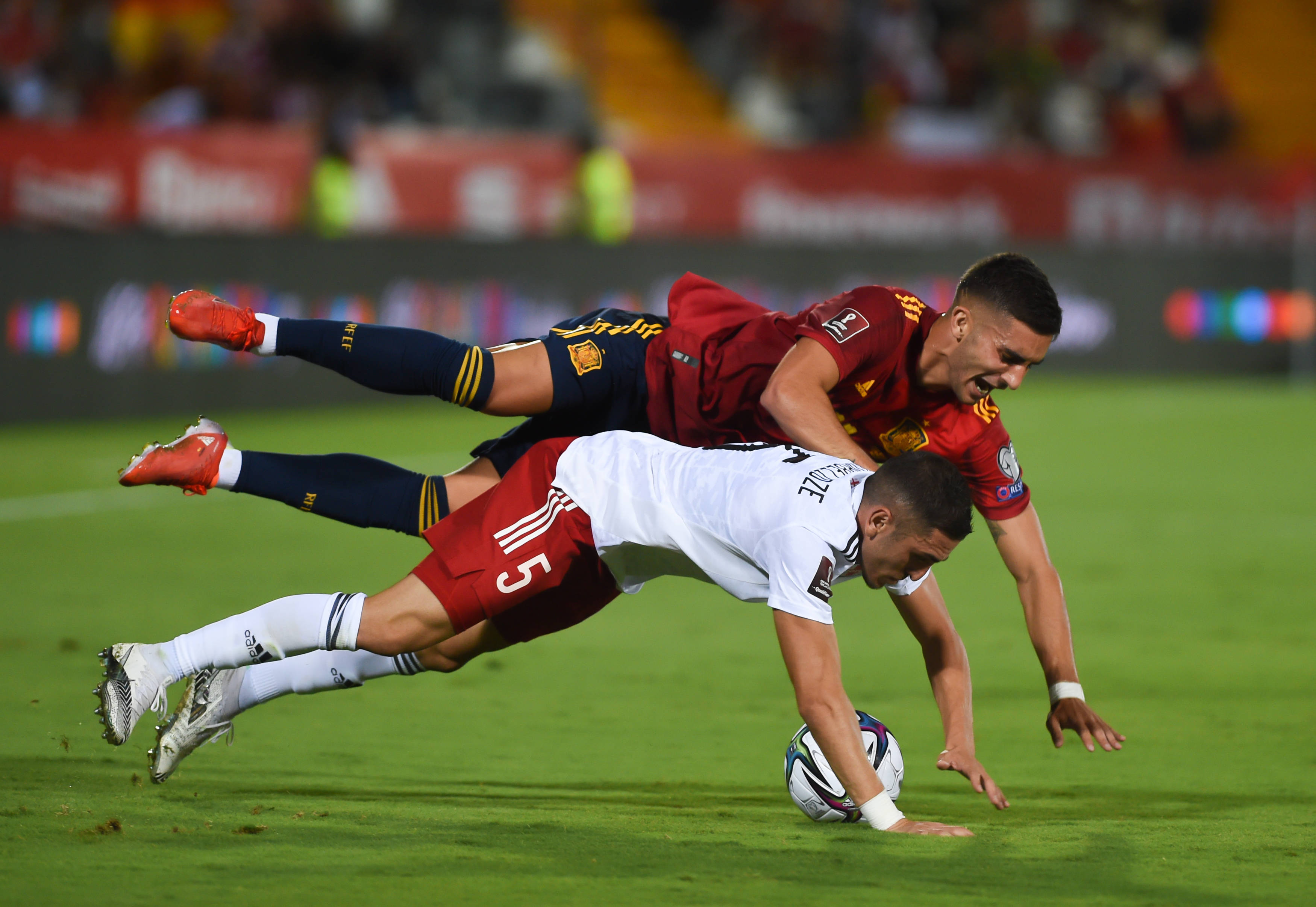 黑白直播网-欧预赛比赛实力悬殊，弱队愁眉不展的简单介绍