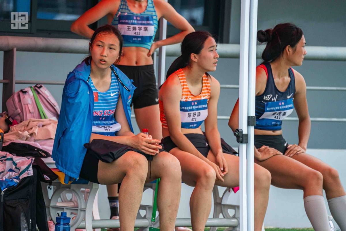 黑白直播网-女子跳远选手紧张备战，力争登上领奖台的简单介绍