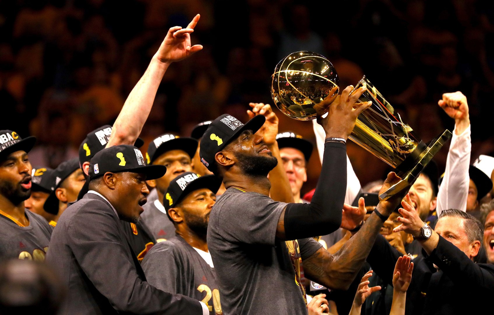 黑白直播nba在线观看-湖人战胜骑士，取得连胜