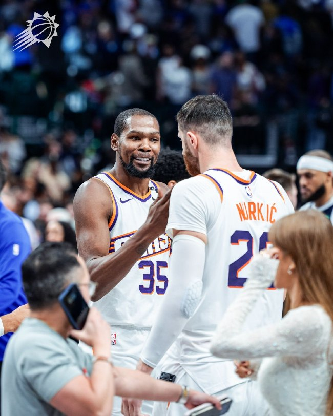 黑白直播免费体育直播-开拓者客场战胜独行侠