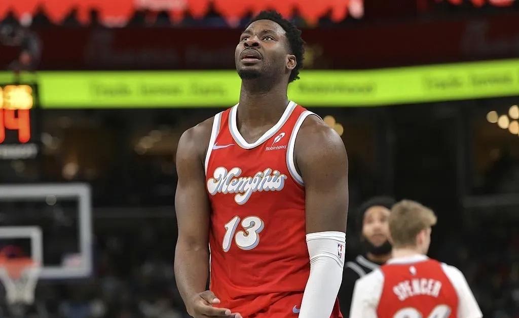 黑白直播-灰熊击败马刺，实力稳步攀升