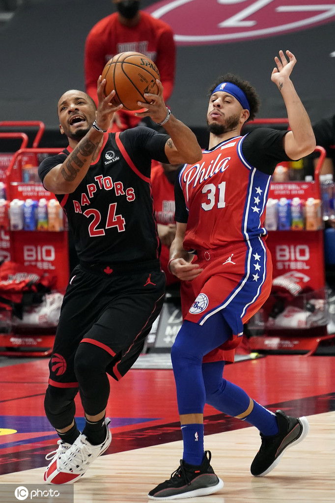 黄蜂客场不敌猛龙，吞下两连败