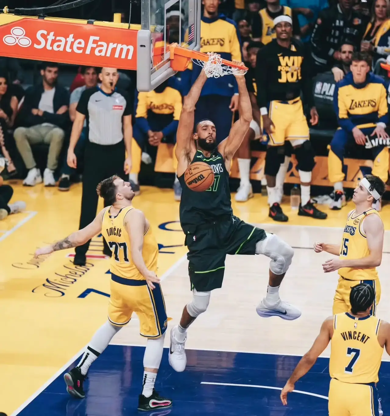 包含快船轻取西班牙男篮，戈贝尔打破历史纪录的词条