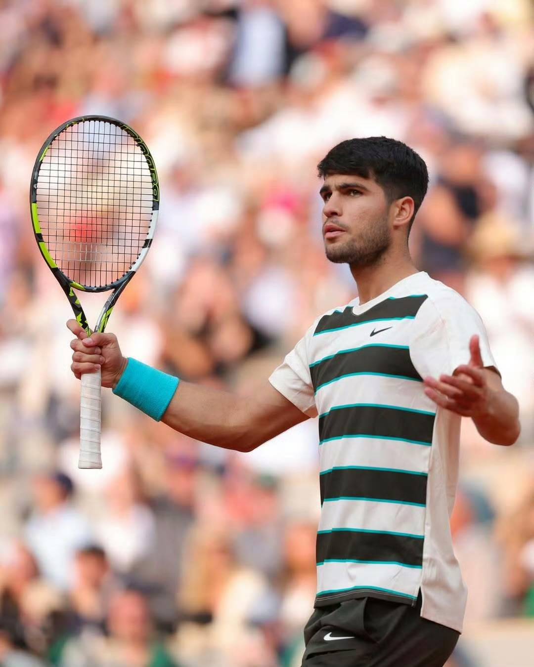 黑白直播网-西班牙网球队逆转澳大利亚网球队，穆雷三分雨点燃全场的简单介绍