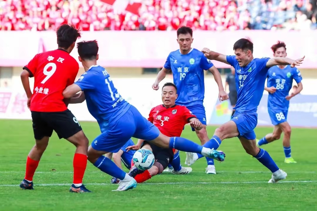 足球场外新闻不断,话题热度爆表的简单介绍 足球场外新闻不断,话题热度爆表的简单介绍