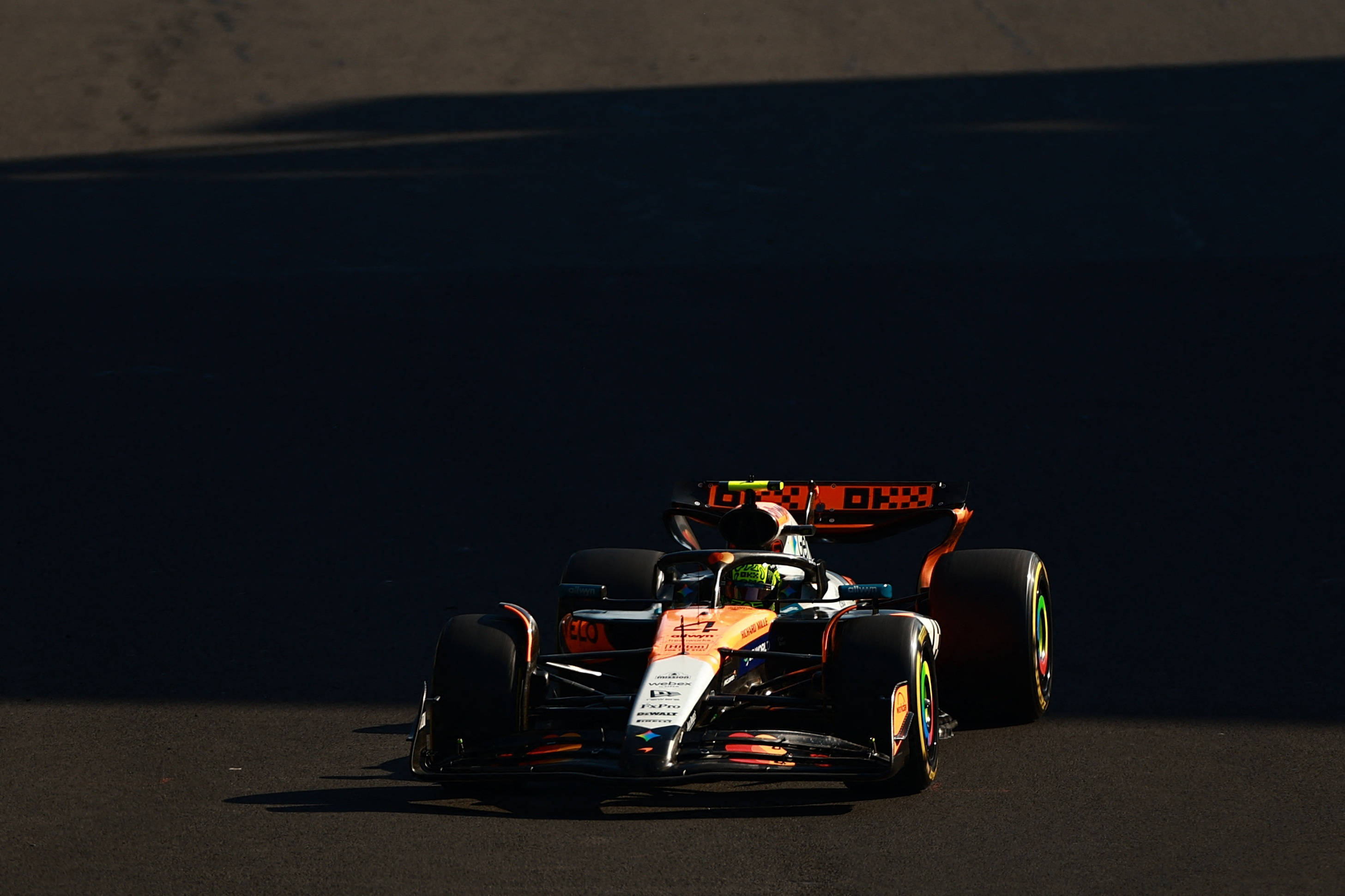 黑白直播在线观看nba-雷诺车队完胜红牛车队,诺里斯扛起全队