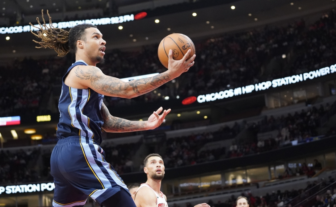 黑白直播nba-湖人绝杀独行侠，拉文惊艳四座