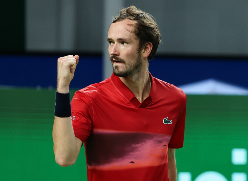 黑白直播网-温网鏖战年终总决赛，梅德韦杰夫关键制胜