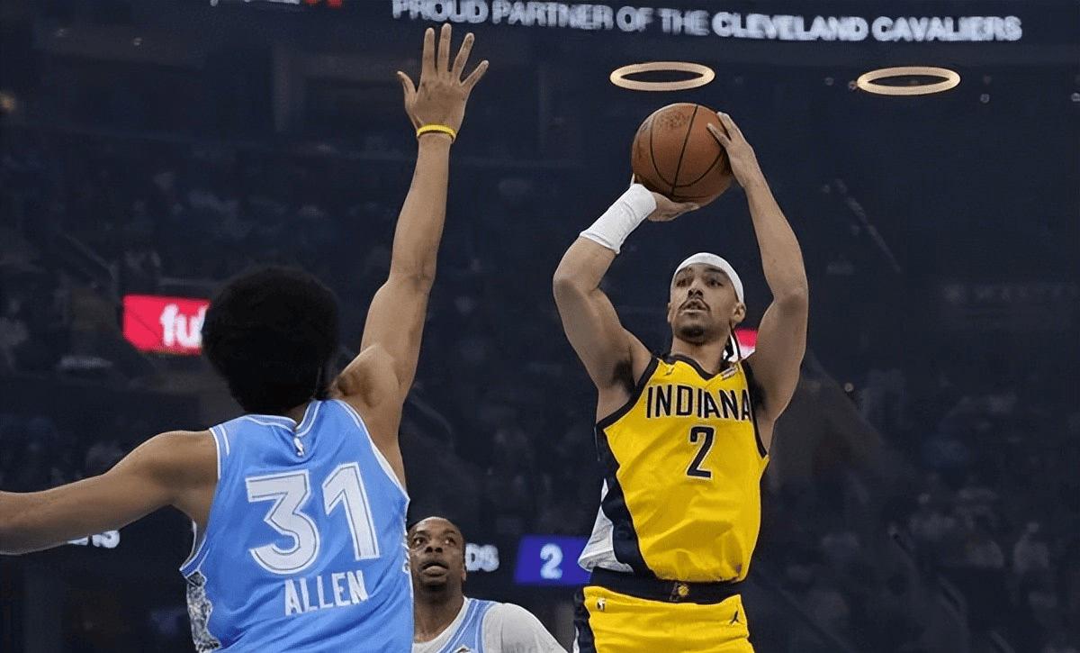 步行者险胜骑士，布克状态火热