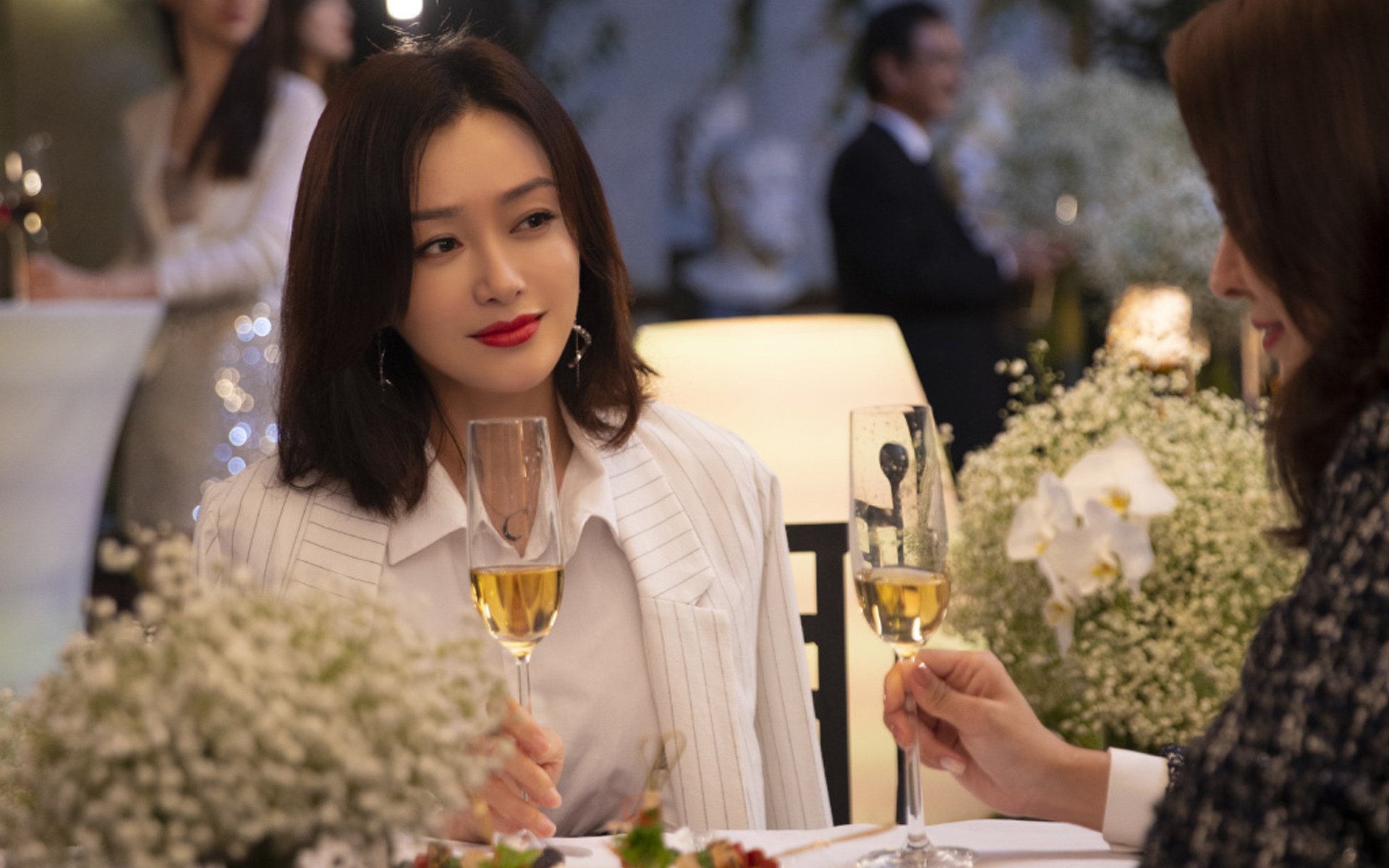 足球双线捷报，意甲焦点战演绎经典对决，爱尔兰强势击溃秘鲁展现实力