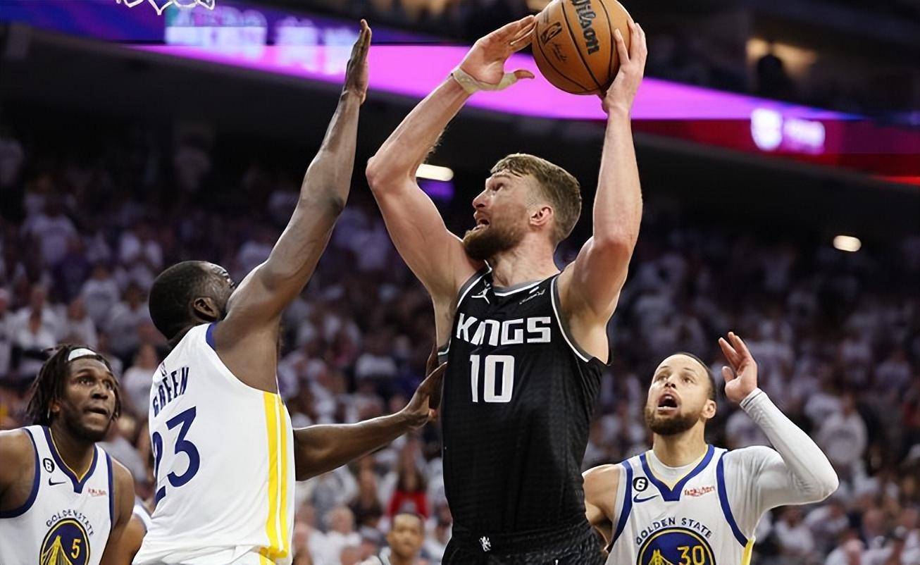 黑白直播-季后赛抢七焦点战，太阳封锁国王