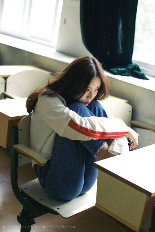 黑白直播nba-当蓝色火焰遇见东方闪电，一场跨越维度的足球狂想